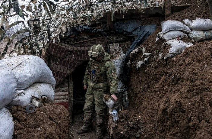 Cảnh tượng này đã xuất hiện nhiều lần trên mặt trận Donbass (như ở Avdiivka). Vấn đề lớn nhất hiện nay là AFU không có thời gian để xây dựng lại hệ thống phòng thủ kiên cố giữa phía tây pháo đài Yunakivka và khu vực đô thị Sumy, và RFAF có thể nhanh chóng tận dụng thời cơ, tiến đến khu vực đô thị Sumy dọc theo đường cao tốc.