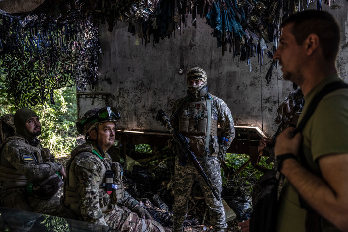 Lực lượng phòng thủ Ukraine ở thành phố Kupyansk hiện bị phân tán thành các nhóm nhỏ gồm hai hoặc ba người, hoạt động như chiến tranh du kích trong các tầng hầm, và không dám ra ngoài, do hỏa lực của quân Nga hoạt động quá ác liệt; đặc biệt là UAV FPV.