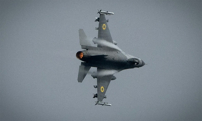 Theo thông tin sơ bộ của Không quân Ukraine, chiếc F-16 trên bị rơi khi đang thực hiện nhiệm vụ đánh chặn UAV Geran-2 của Nga. Ngoài ra, trong danh sách tổn thất máy bay của Ukraine còn có một số máy bay Su-24M và Su-25, mặc dù chúng mới “thỉnh thoảng” bay lên trời. Có nhiều thông tin cho biết, một số máy bay của Ukraine, đã bị phá hủy tại các sân bay căn cứ.