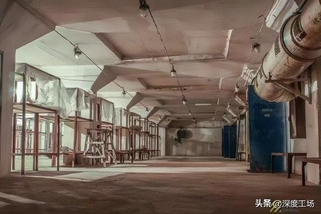 Chính quyền Ukraine mô tả Nhà máy cơ khí Bolshevik đã đóng cửa cách đây nhiều thập kỷ, ngay sau khi Liên Xô sụp đổ và chỉ còn lại 236 công nhân và nợ 18 triệu USD. Tuy nhiên, tình báo Nga phát hiện ra điều bất thường: nhà máy không chỉ vẫn hoạt động, mà còn phát triển mạnh.