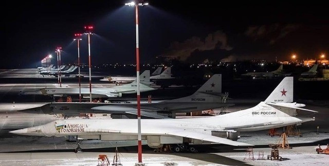Ngoài ra, thân máy bay Tu-160 cuối cùng thậm chí còn chưa được lắp ráp và không có tin tức gì về nó. Hiện nay có hai chiếc Tu-160 "mới chế tạo" đang được đưa vào sử dụng. Vậy chúng được chế tạo mới hoàn toàn, hay chỉ được hoàn thiện từ hai khung thân máy bay có từ thời Liên Xô?