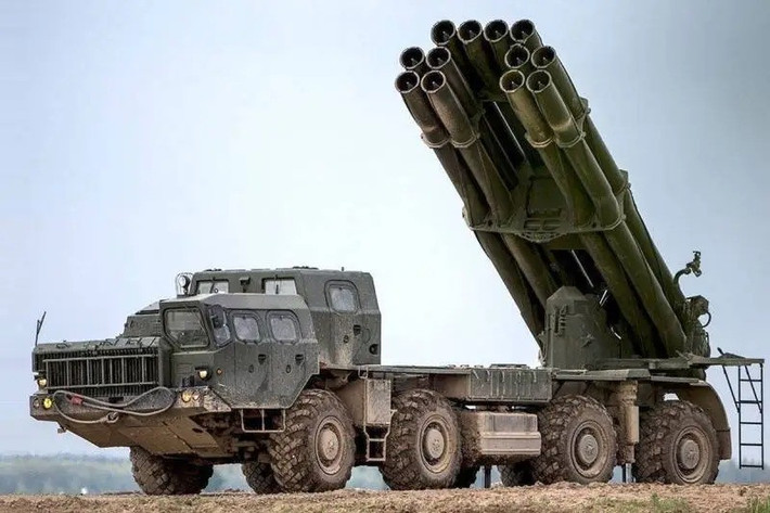 Đạn rocket có điều khiển tấn công mục tiêu mặt đất dành hệ thống pháo phản lực phóng loạt (MLRS) Tornado-S của Nga, đã chứng minh tính hiệu quả cao, trong việc tấn công các mục tiêu điểm của Ukraine, nằm sâu ở phía sau khu vực chiến tuyến.