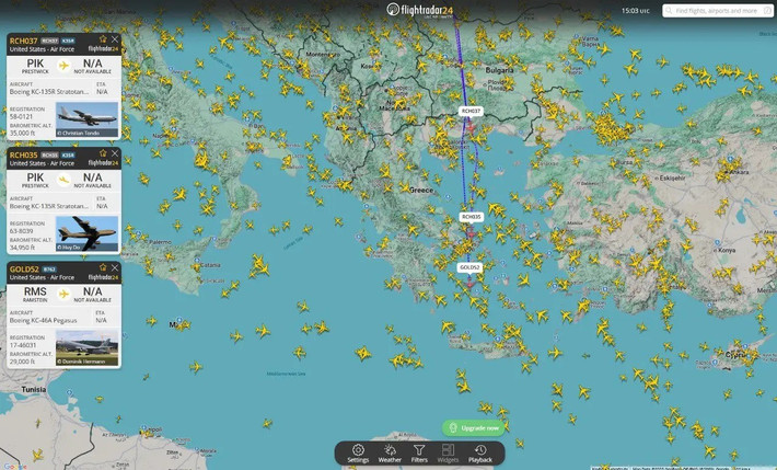 Hãng tin Al Jazeera của Qatar cho biết, vào đêm ngày 17/6, máy bay ném bom chiến lược siêu thanh B-1B Lancer, với kiểu “cánh cụp, cánh xòe” đặc trưng, đã thực hiện tiếp nhiên liệu trên không. Điều này đã được báo cáo bởi các công ty quản lý bay, theo dõi đường bay quốc tế và khu vực cung cấp.