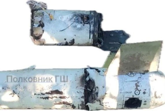 “Rõ ràng, Nga đang sử dụng một loại tên lửa mới trong cuộc chiến với Ukraine”, trang quân sự The War Zone của Mỹ cho biết và khẳng định, R-77M là phiên bản hiện đại hóa sâu sắc của tên lửa không đối không tầm xa R-77, được phát triển từ thời Liên Xô.