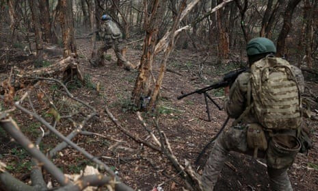 Rõ ràng là quân Ukraine khó có thể trụ vững ở Chasiv Yar được lâu và việc rút lui khỏi thành phố đe dọa mang tới cho họ một số vấn đề nghiêm trọng hơn. Tuy nhiên, Chasiv Yar đã trở thành cứ điểm tiền duyên quan trọng nhất của Ukraine trong khu vực phòng thủ này của mặt trận.