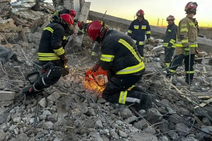 Rõ ràng, khi RFAF phát động đợt tấn công mùa hè thứ tư trên chiến trường Ukraine, các cuộc không kích quy mô lớn vào các thành phố lớn như Kiev về cơ bản đã trở thành “thông lệ”. Trong bối cảnh quân đội Israel ném bom Dải Gaza và quân đội Mỹ ném bom Iran, việc RFAF ném bom các cơ sở dân sự ở Kiev, cũng được cộng đồng quốc tế dần coi là “bình thường”.