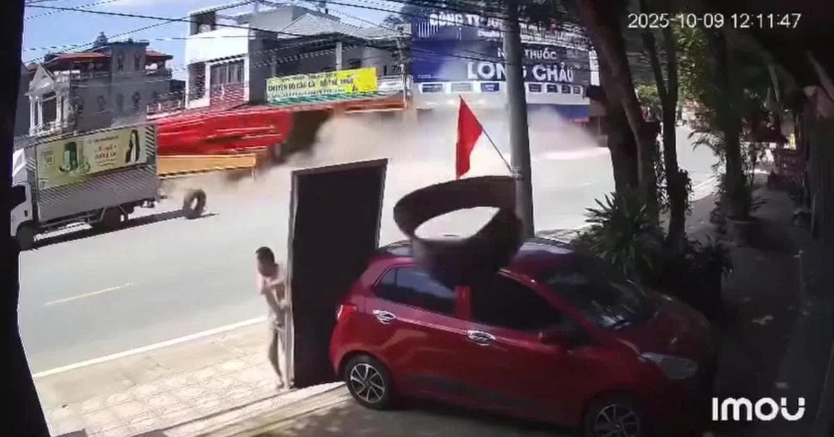 Lốp xe tải bất ngờ phát nổ suýt văng vào người đàn ông 