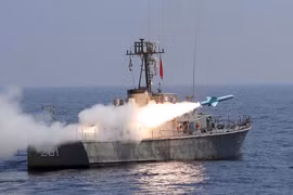 Nóng: Iran tấn công các nước vùng Vịnh, đóng cửa Hormuz đáp trả Mỹ