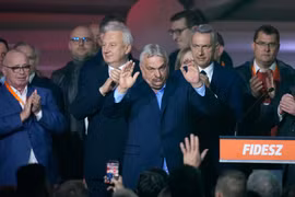 Thủ tướng Orbán kết thúc 16 năm cầm quyền, thừa nhận thất bại