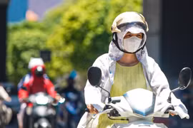 Đỉnh điểm nắng nóng tại miền Bắc, miền Trung, vượt 40 độ C