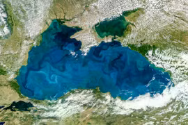  Biển Đen chuyển sang màu ngọc lam rực rỡ khi nhìn từ không gian