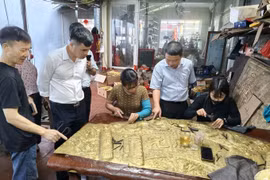 Tinh hoa chạm bạc hơn 600 năm ở làng Đồng Xâm