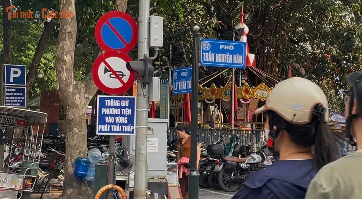 [GALLERY] Cận cảnh điểm gửi xe, biển báo phục vụ Vùng phát thải thấp Vành đai 1