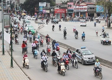 Đường thủ đô uốn lượn như rắn để tránh... nhà “sếp“