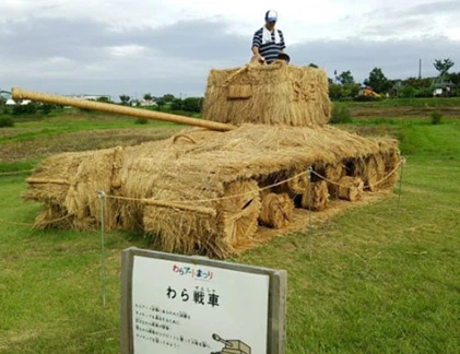 Thích thú với những siêu phẩm bằng rơm