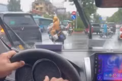 CSGT Hà Nội xuyên mưa, mở đường đưa người bị rắn cắn đi cấp cứu