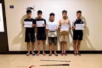 Công an Hà Nội làm rõ 2 nhóm "quái xế" lạng lách, mang hung khí gây rối