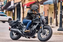Cận cảnh Honda Rebel 300 2026 hơn 140 triệu đồng, trang bị xịn sò