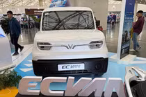 Cận cảnh xe điện chở hàng VinFast EC Van cửa lùa, chỉ 325 triệu đồng