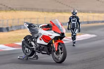 Ra mắt Yamaha R15 và R3 đặc biệt kỷ niệm 70 năm, từ 127 triệu đồng