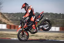 [GALLERY] Chi tiết Ducati Hypermotard 698 Mono Nera 2026 mới, từ 428 triệu đồng