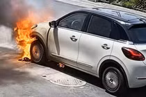 Xe ôtô điện giá rẻ Wuling Bingo tự bốc cháy khi dừng đỗ trên đường