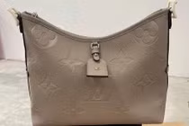 Phát hiện hàng nghìn túi xách giả mạo Hermes, Chanel, Louis Vuitton