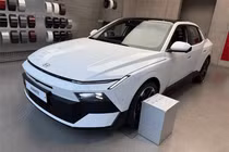 [GALLERY] Hyundai Elantra thế hệ mới bị chê "giá chát" nhưng vẫn đắt khách