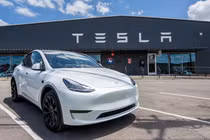 Hơn 170.000 xe Tesla Model Y bị điều tra sau sự cố trẻ em mắc kẹt