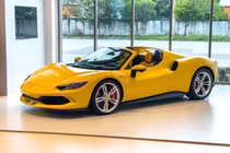 Đại gia Tp.HCM tậu Ferrari 296 GTS gần 25 tỷ màu vàng lạ mắt