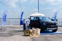 Trải nghiệm "dưới kênh lái ghe – đi xe lái Ford" tại miền Tây Nam Bộ