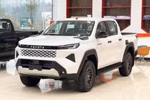 Toyota Hilux mới giảm giá sốc tại đại lý Việt, bản Pro còn 666 triệu đồng