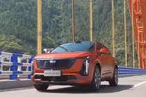 [GALLERY] Cadillac XT5 PHEV tiết kiệm xăng, công nghệ lái bán tự động xịn sò
