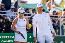 Soi thu nhập VĐV pickleball: Người kiếm triệu USD, kẻ chịu lỗ để thi đấu