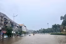 [GALLERY] Mưa lớn gây ngập úng cục bộ tại một số khu vực tại Quảng Ninh
