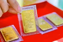 Giá vàng hôm nay 25/8: Tiếp tục neo cao?