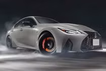 Chi tiết Lexus IS 500 Climax Edition 2025, từ 1,69 tỷ đồng