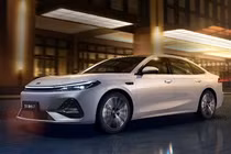 Geely Galaxy A7 - sedan PHEV giá rẻ "uống" 2 lít xăng/100km