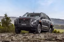 Nissan Navara 2026 từ 926 triệu đồng - nhiều trang bị, động cơ mạnh hơn