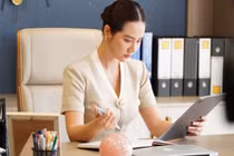Huyền Lizzie mặc đồ công sở đẹp khiến hội chị em học hỏi
