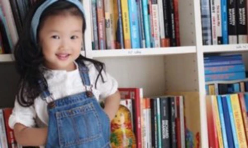 Video: Bé 4 tuổi làm Toán bằng tiếng Anh thành thạo 