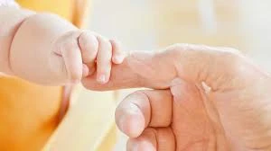 Video: Hơn 6 triệu người Anh nhận nhầm cha