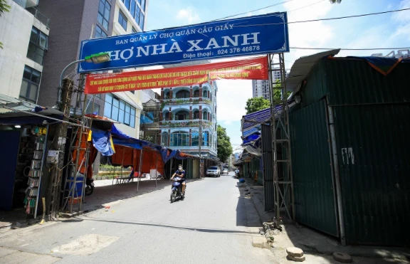 Cảnh tượng lạ chưa từng thấy tại siêu chợ sinh viên lớn nhất Hà Nội