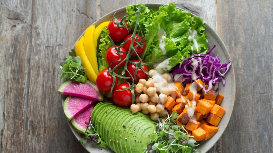 Video: Công thức đơn giản làm salad bơ giữ dáng cho dân văn phòng