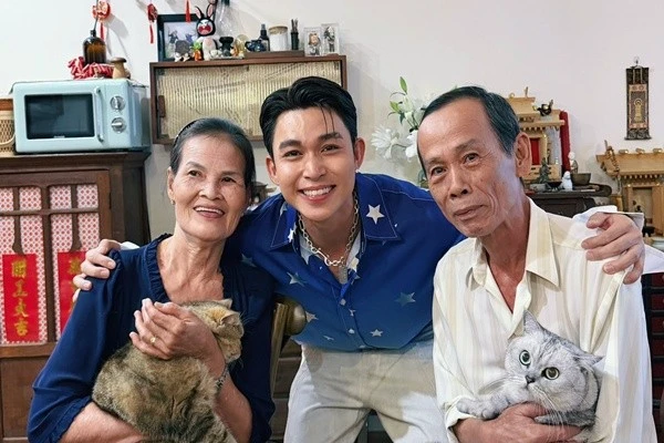 Jun Phạm đón hai nhân vật đặc biệt đến thăm nhà
