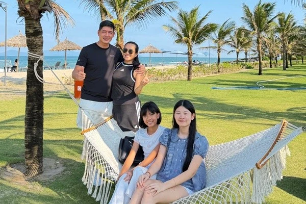 Khoảnh khắc hạnh phúc của Bình Minh bên vợ con trong chuyến du lịch đầu năm