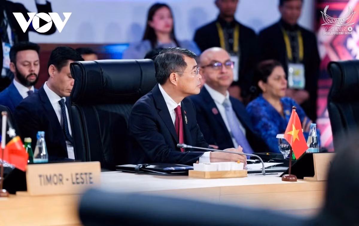 Phát biểu tại phiên họp toàn thể của Hội nghị Cấp cao ASEAN lần thứ 48, Thủ tướng Lê Minh Hưng cho rằng, ASEAN cần tập trung nguồn lực nhằm đảm bảo các nhu cầu an ninh thiết yếu bao gồm an ninh năng lượng, an ninh lương thực và an ninh con người, trong đó phê chuẩn và triển khai hiệu quả Hiệp định An ninh Dầu khí ASEAN, thực hiện thực chất Kế hoạch Hành động Hợp tác Năng lượng ASEAN giai đoạn 2026 - 2030, Lưới điện ASEAN và Hệ thống đường ống dẫn khí ASEAN...