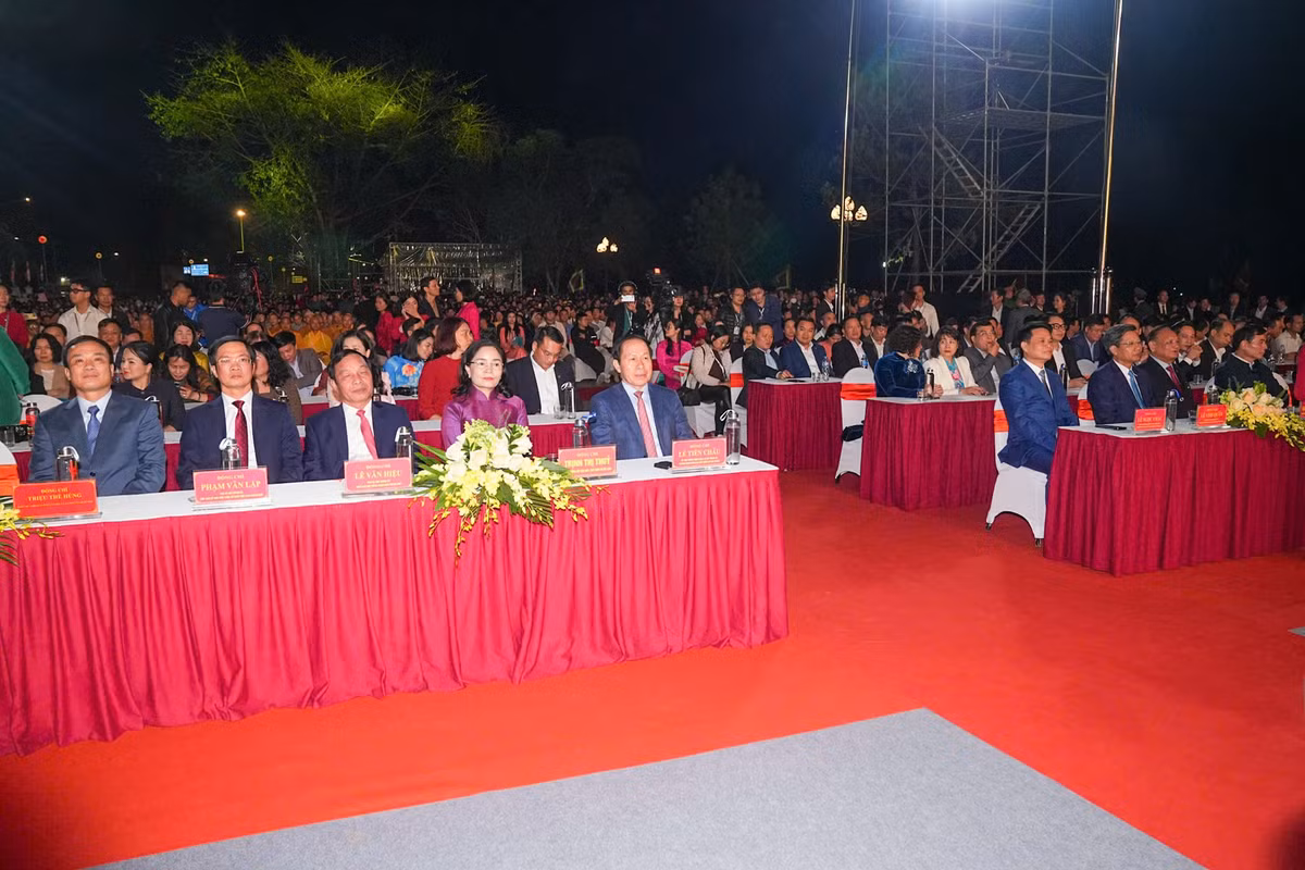 Các đại biểu dự Lễ tưởng niệm 692 năm ngày viên tịch của Đệ Tam Tổ Trúc Lâm Huyền Quang Tôn giả; khai hội mùa xuân Côn Sơn - Kiếp Bạc năm 2026