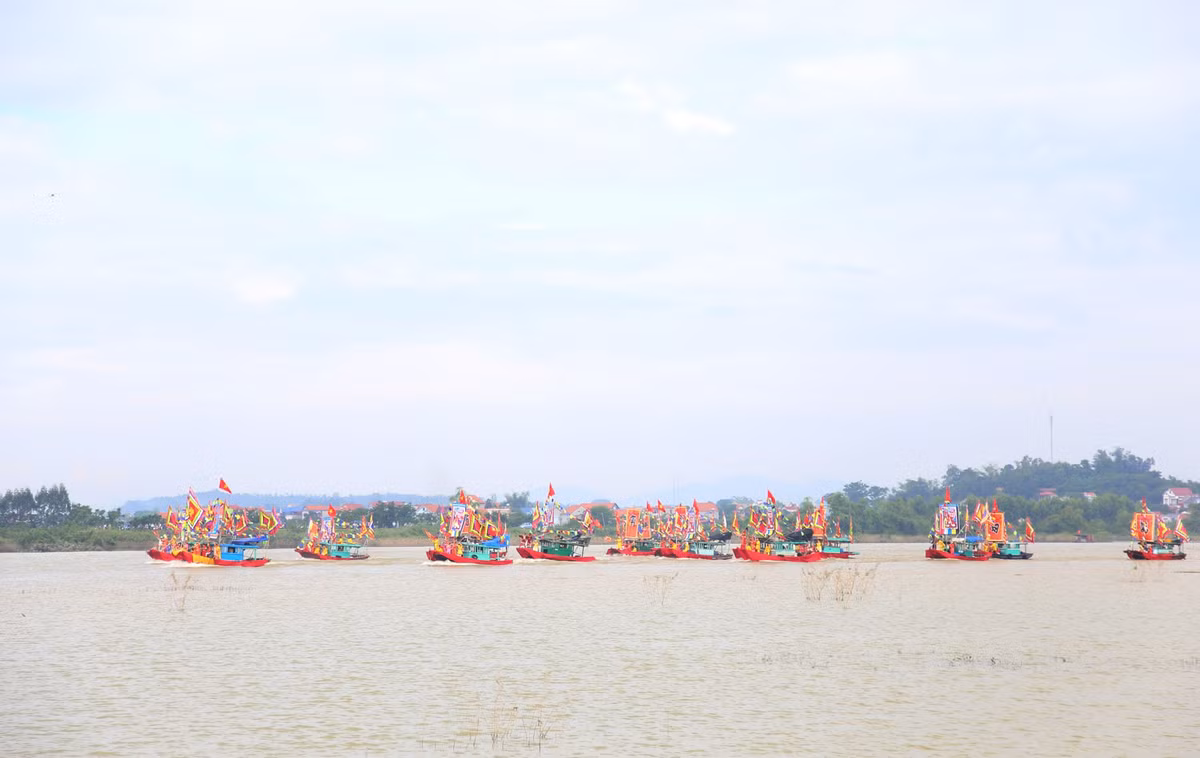 Diễn xướng hội quân trên sông Lục Đầu được tỉnh Hải Dương nghiên cứu phục dựng từ năm 2006 và trở thành một hoạt động hấp dẫn du khách và nhân dân trong Lễ hội mùa thu Côn Sơn – Kiếp Bạc.