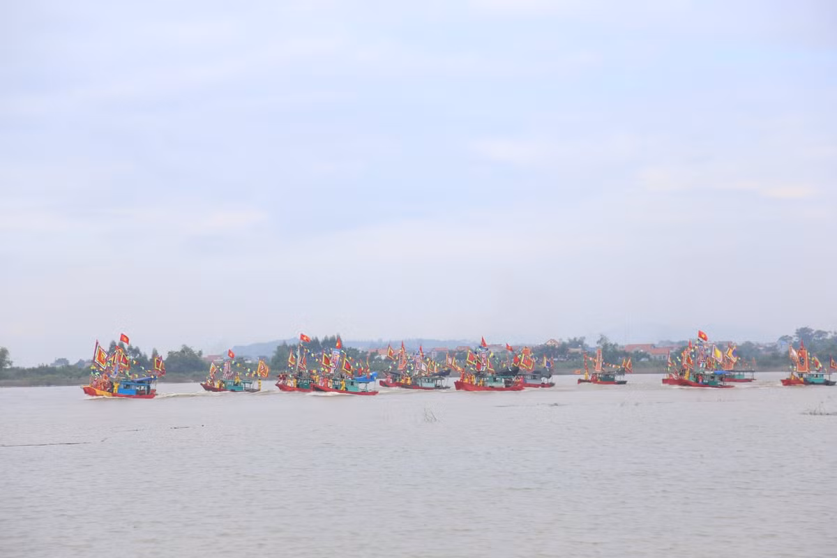 Từ năm 2006, thực hiện dự án nâng cấp lễ hội truyền thống Côn Sơn - Kiếp Bạc, Bộ Văn hoá Thông tin chỉ đạo Viện Văn hoá Thông tin, Sở Văn hoá Thông tin Hải Dương phục dựng lễ hội quân trên sông Lục Đầu với quy mô lớn. Toàn bộ thư tịnh cổ, tư liệu điền dã được vận dụng khoa học vào kịch bản tổ chức nghi lễ.